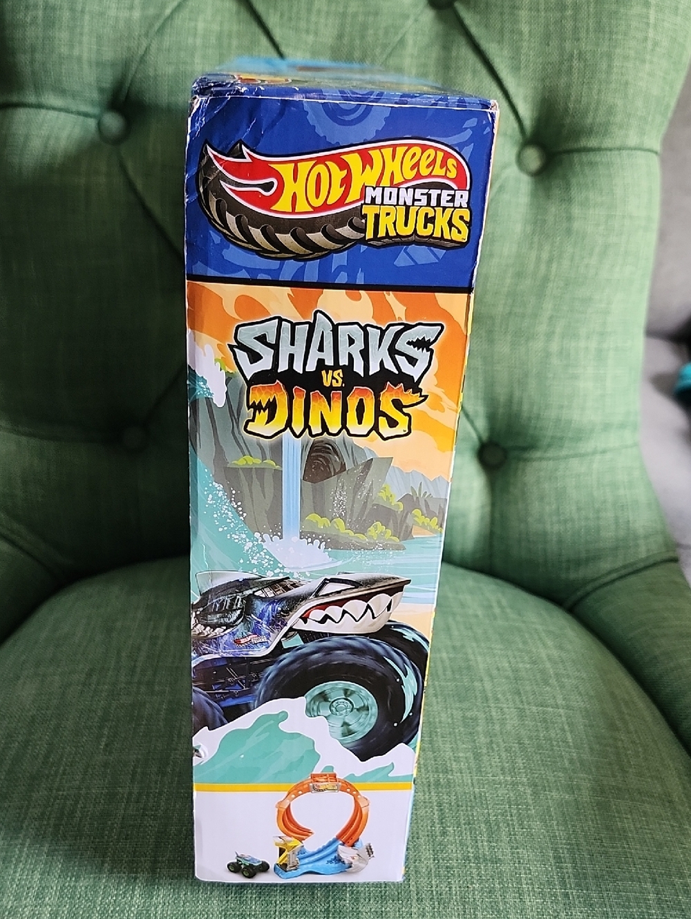 Hit Wheels Spiral Shark Smash Playset - Teal Mega-Wrex Monster Truck - Picture 7 of 7